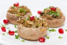 Ciuperci umplute cu legume